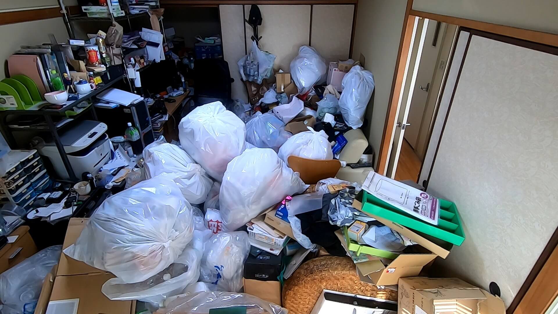 女性3DKの汚部屋