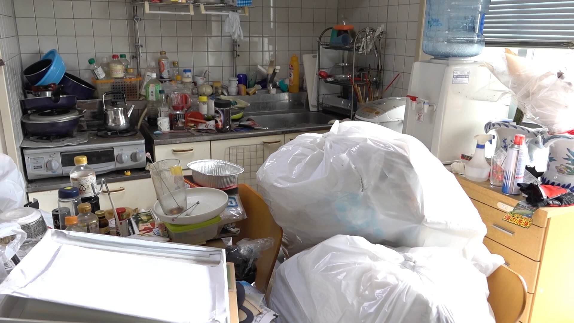女性3DKの汚部屋