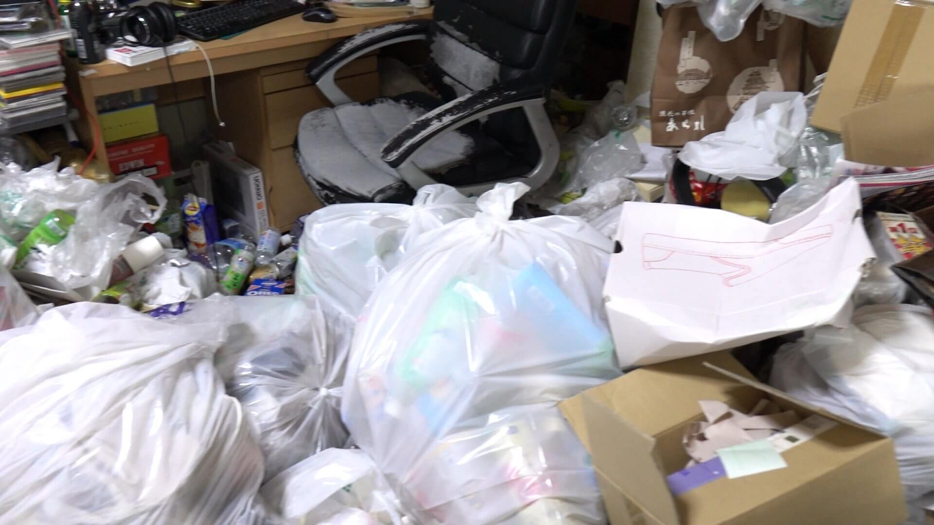 女性3DKの汚部屋