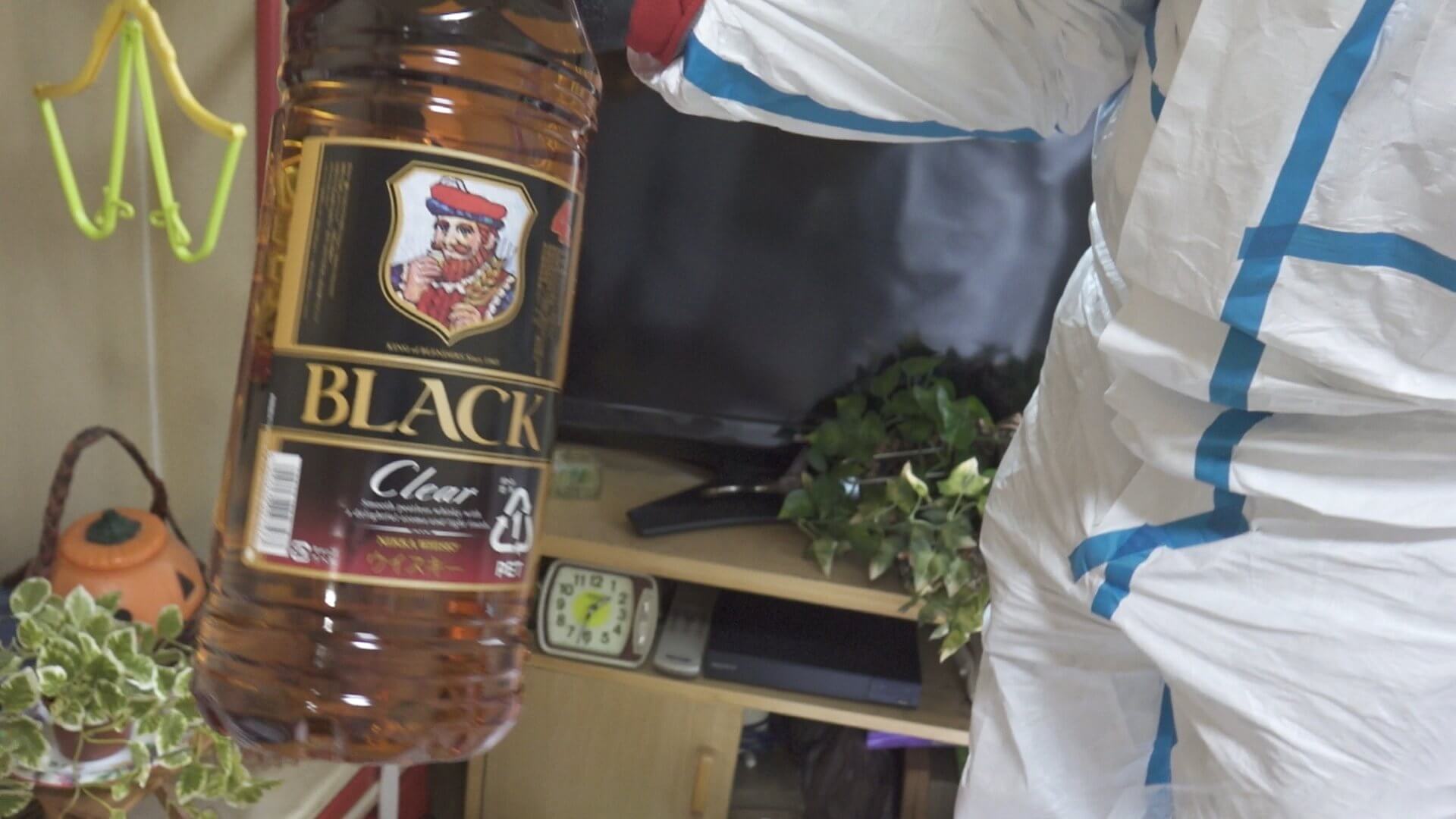 未開封のウイスキーの業務用ボトル