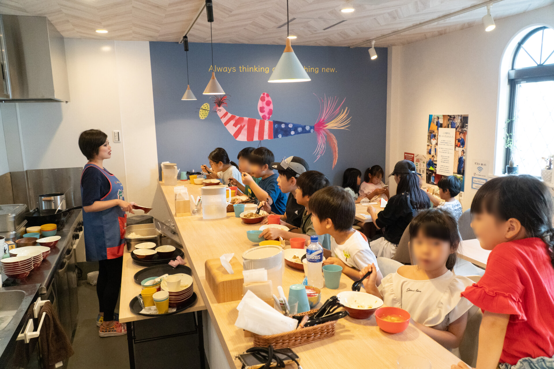 賑やかな声が飛び交う食堂