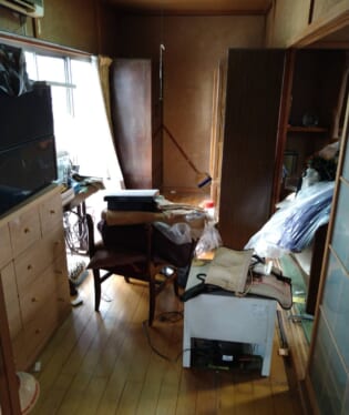 大阪府大東市 R様の遺品整理作業前のご自宅の写真